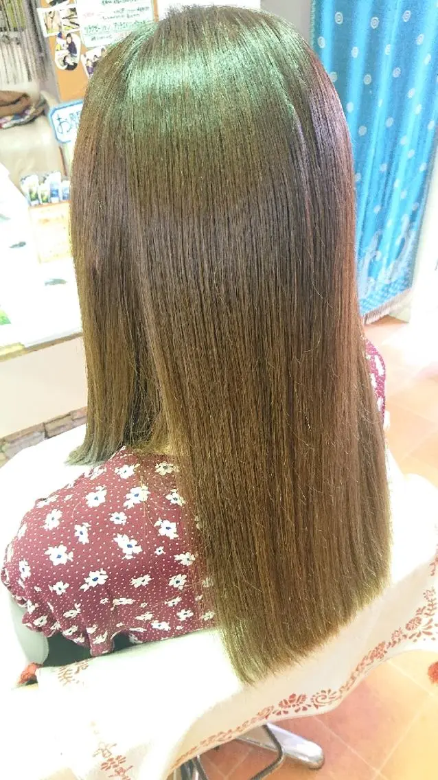 ロング カラー アッシュ ベージュカラー ブリーチ 山口 彩海のヘアスタイル