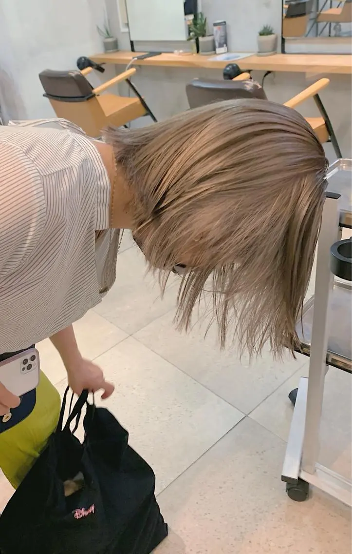 ショート カラー ヘアアレンジ メンズ キッズ ネイル マツエク・マツパ ハイトーンボブ 前田 表参道　グレージュのヘアスタイル