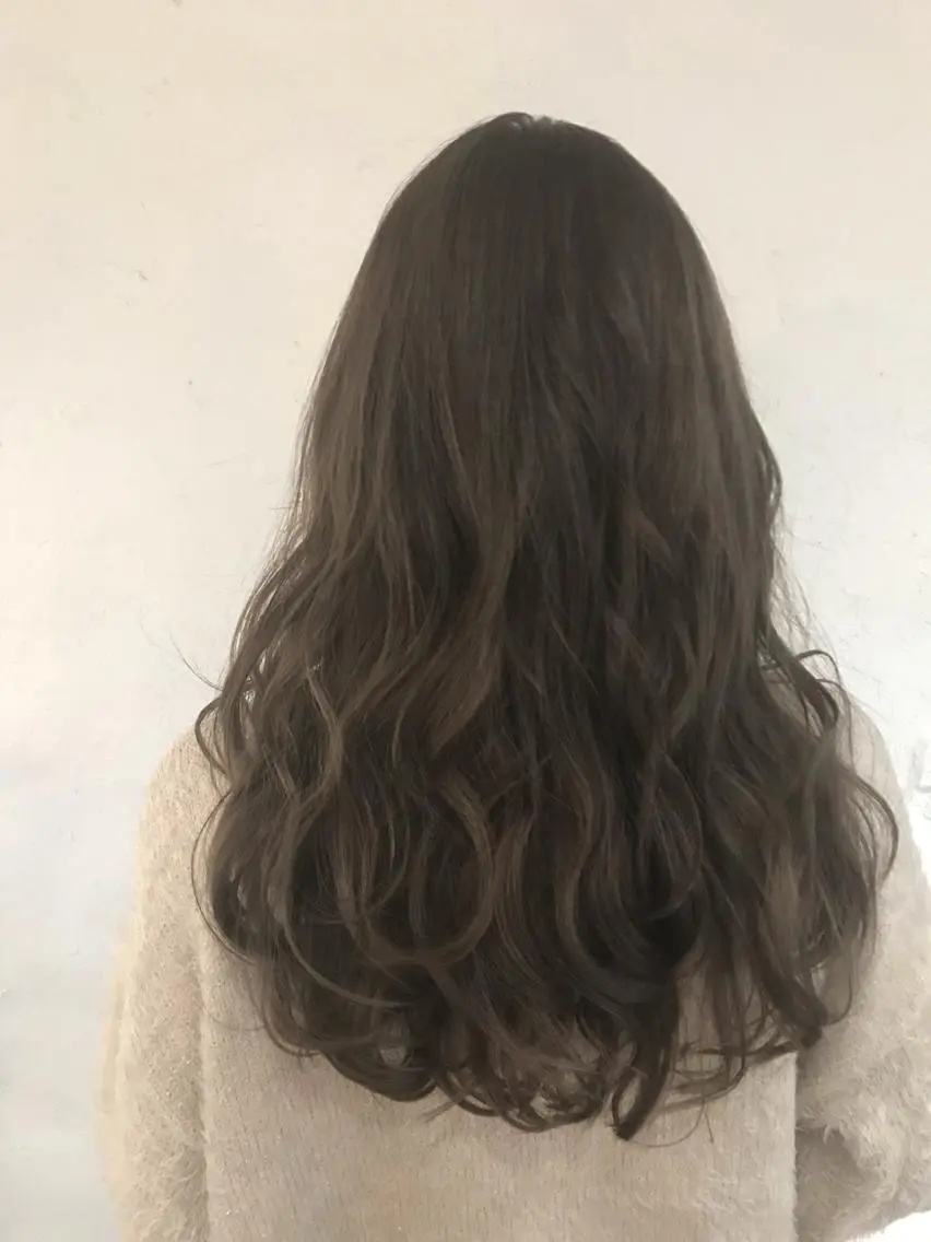 ロング カラー ハイライトカラー ラベンダーカラー ハイライト 伊藤 優希のヘアスタイル