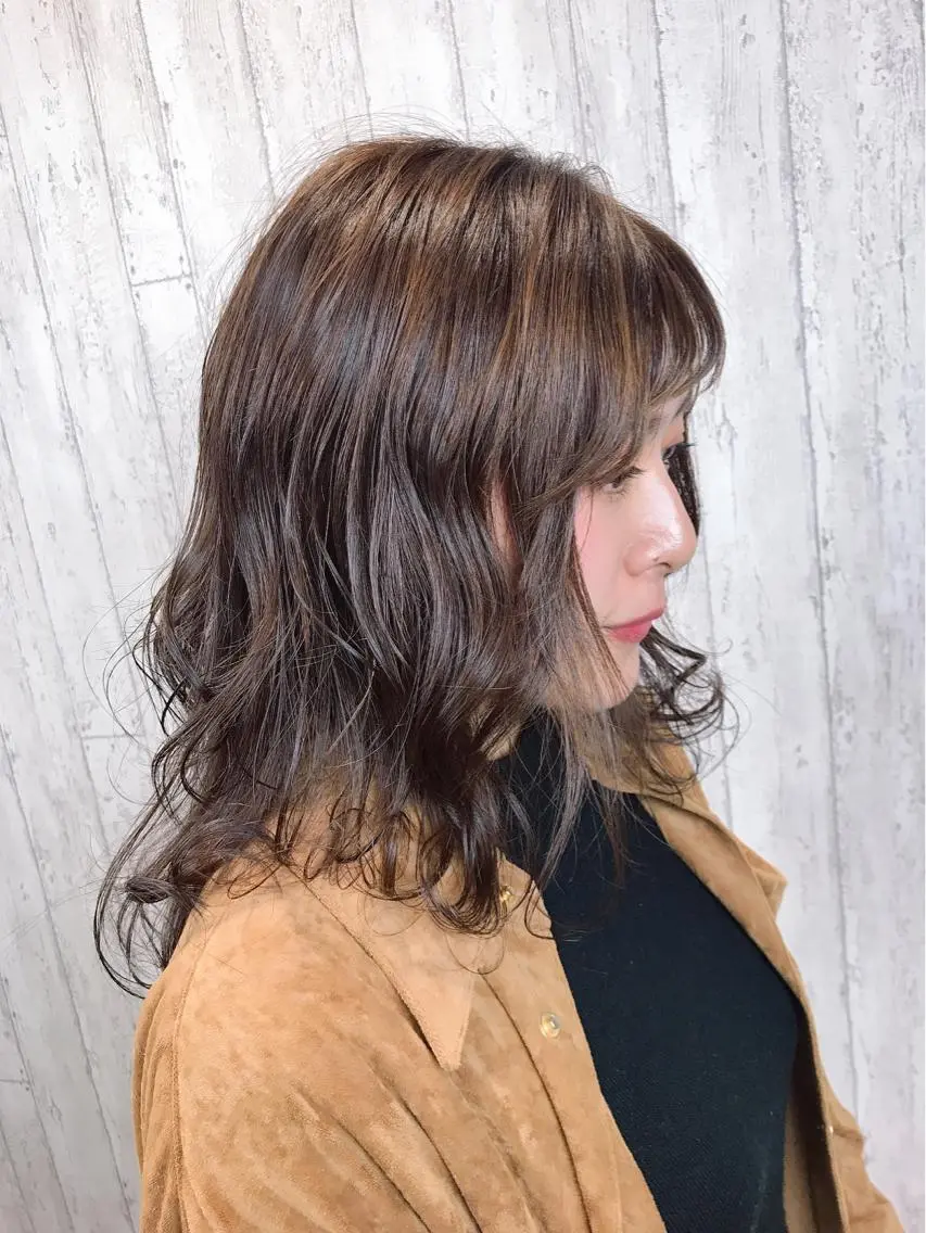 ミディアム カラー アッシュ ベージュカラー ブリーチ イルミナカラー カット ヘアカラー トリートメント 田中 あかねのヘアスタイル