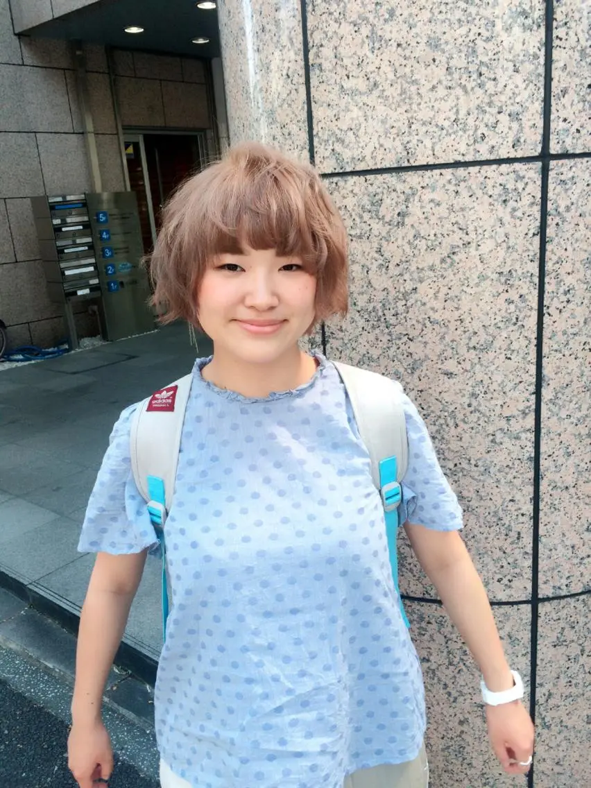 ショート カラー ブリーチ 透明感カラー グレージュ 平尾 拓也のヘアスタイル