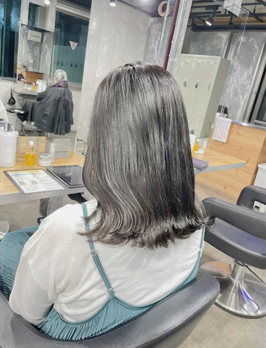 ミディアム カラー カット ヘアカラー トリートメント ヘッドスパ ヘアセット ベージュカラー💖 やすひろのヘアスタイル