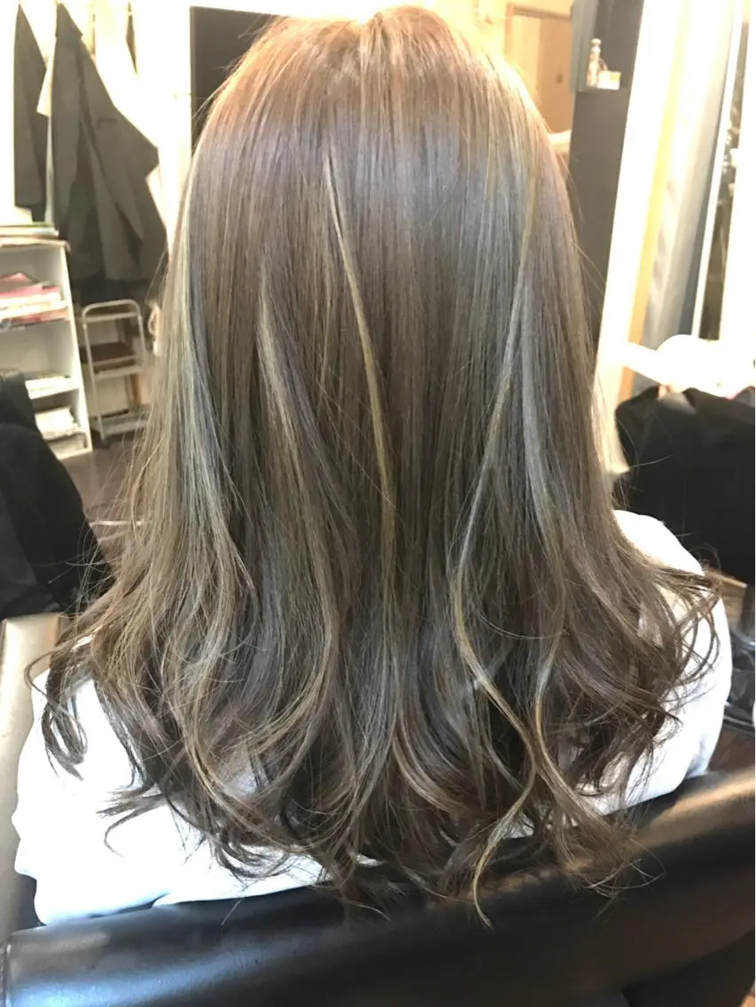 セミロング カラー ヘアアレンジ イルミナカラー メッシュ BOBシークレット じょうじ⭐️のヘアスタイル
