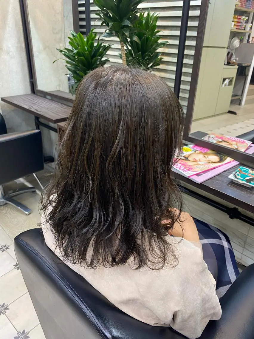 セミロング カラー グレージュ 韓国ヘア☁️ mitsukiのヘアスタイル