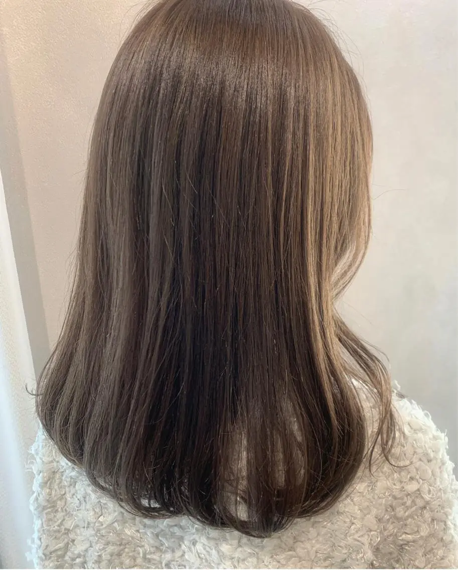 セミロング カラー ベージュカラー 透明感カラー ハイライトカラー ハイライト カット ヘアカラー トリートメント hubhair レイヤー/透明感のヘアスタイル