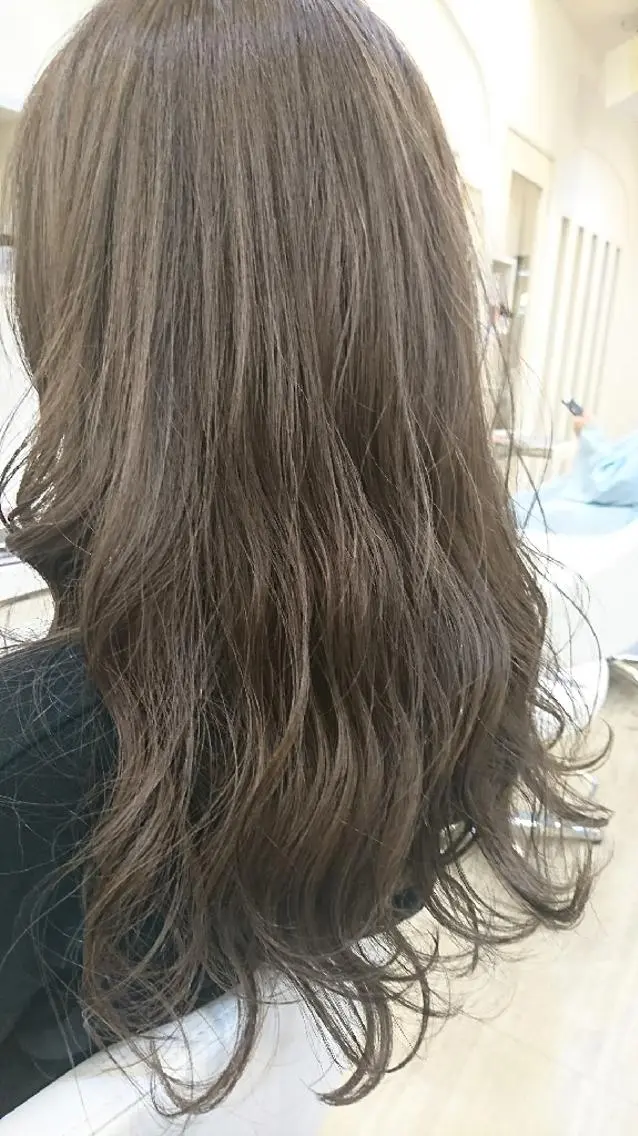 ロング カラー アッシュ 透明感カラー 池田 恵久美のヘアスタイル