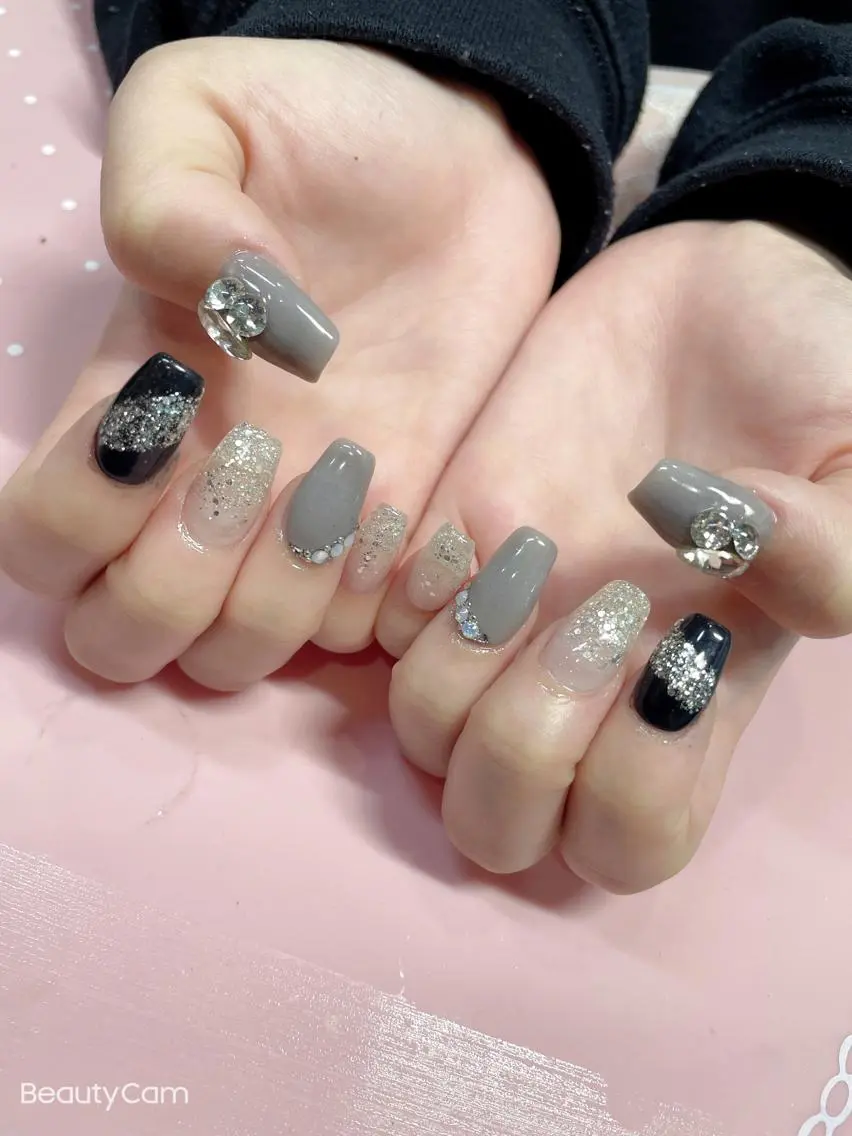 ミディアム ネイル ハンドネイル 《LB》ラブリエ Nail&eyeのマツエク・マツパデザイン