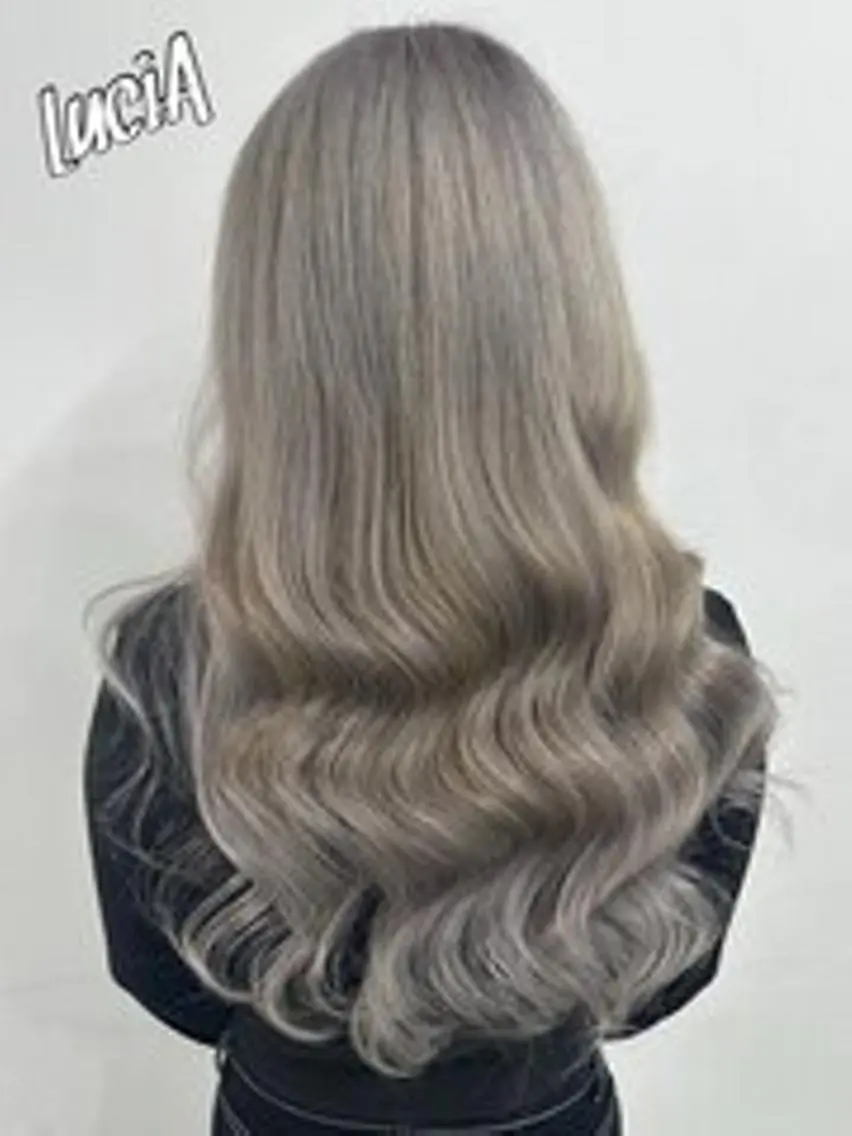 カラー ロング ヘアアレンジ シールエクステ 黒髪 ブリーチ デザインカラー ダブルカラー LuciA7:30〜 エクステカラーのヘアスタイル