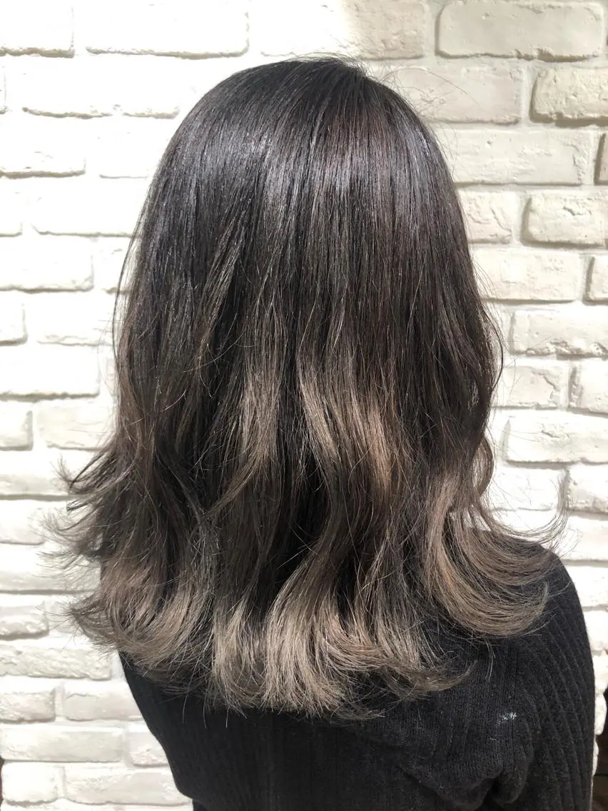 セミロング カラー ブリーチ ベージュカラー🧸 伊藤なつみのヘアスタイル