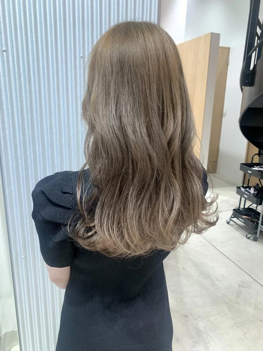 セミロング カラー ヘアアレンジ ブリーチ ヘアカラー トリートメント yuka .のヘアスタイル