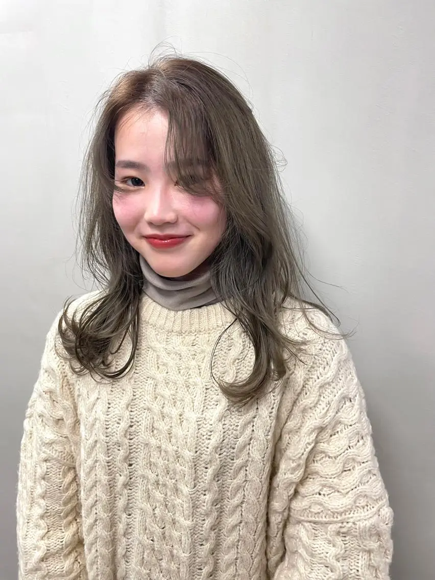 セミロング カラー パーマ ヘアアレンジ メンズ キッズ ネイル マツエク・マツパ アイブロウ オリーブグレー カット ヘアカラー トリートメント tatsumi/ボブ ウルフ/レイヤーのヘアスタイル