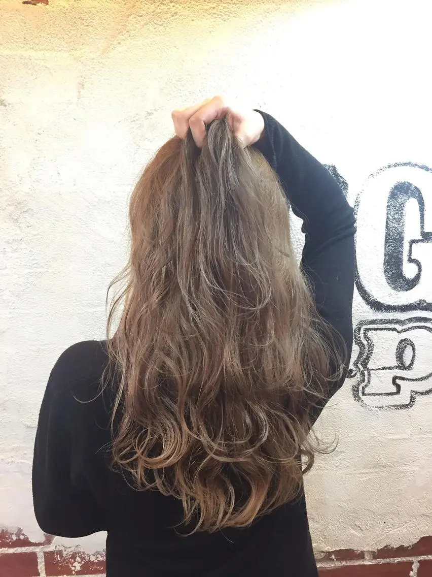 ロング EIGHT plum TOKIOリミテッドのヘアスタイル