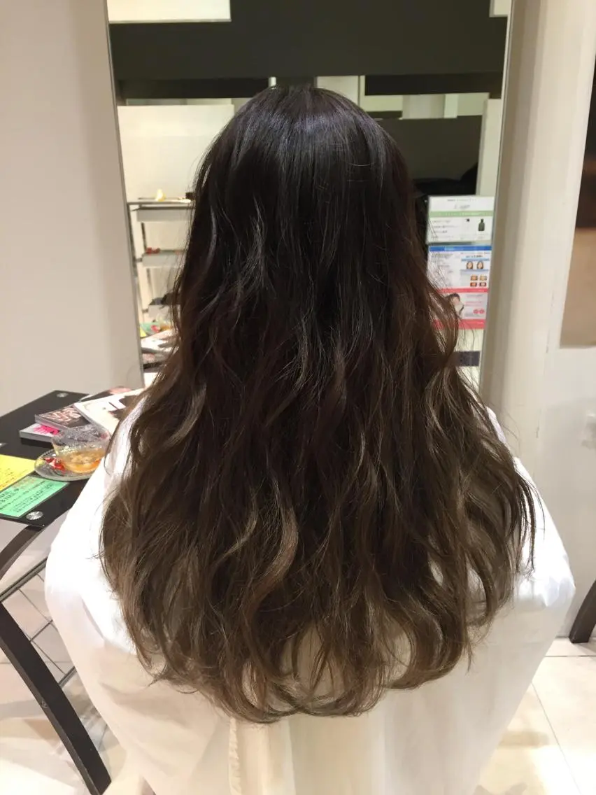 ロング カラー アッシュ ブリーチ グラデーションカラー aimée/ まつ毛&眉毛サロンのマツエク・マツパデザイン