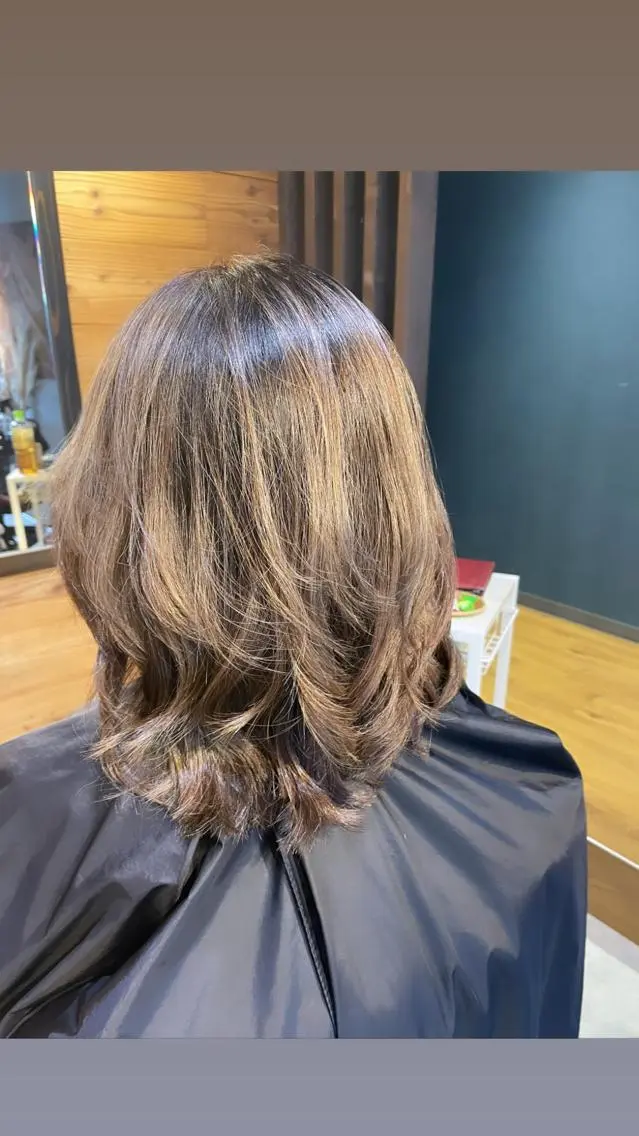 ミディアム カラー ヘアアレンジ バレイヤージュ ブリーチ レイヤーカット カット ヘアカラー トリートメント 🌈NESTA minami🌈のヘアスタイル