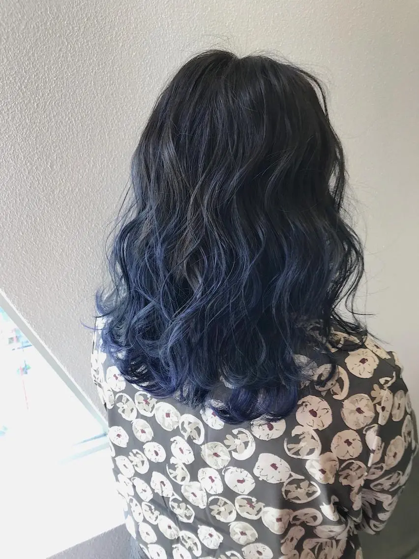 ミディアム カラー ブルーカラー グラデーションカラー ヘアカラー トリートメント lani ブリーチ /ダブルカラーのヘアスタイル