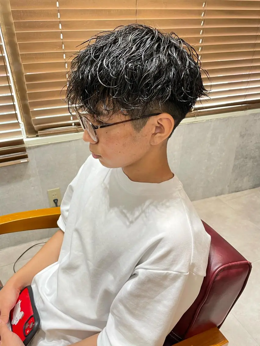 ショート パーマ メンズ 勝毛 広貴のヘアスタイル