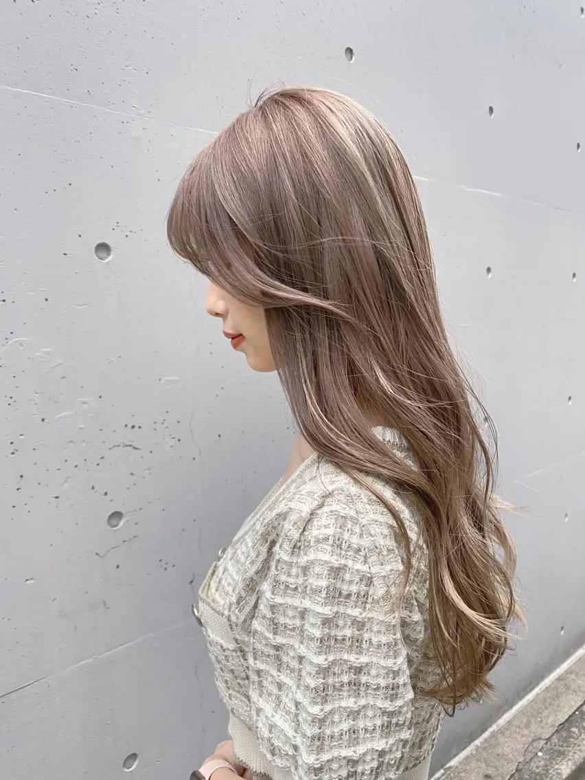ロング カラー ヘアカラー トリートメント Flamme Annaのヘアスタイル