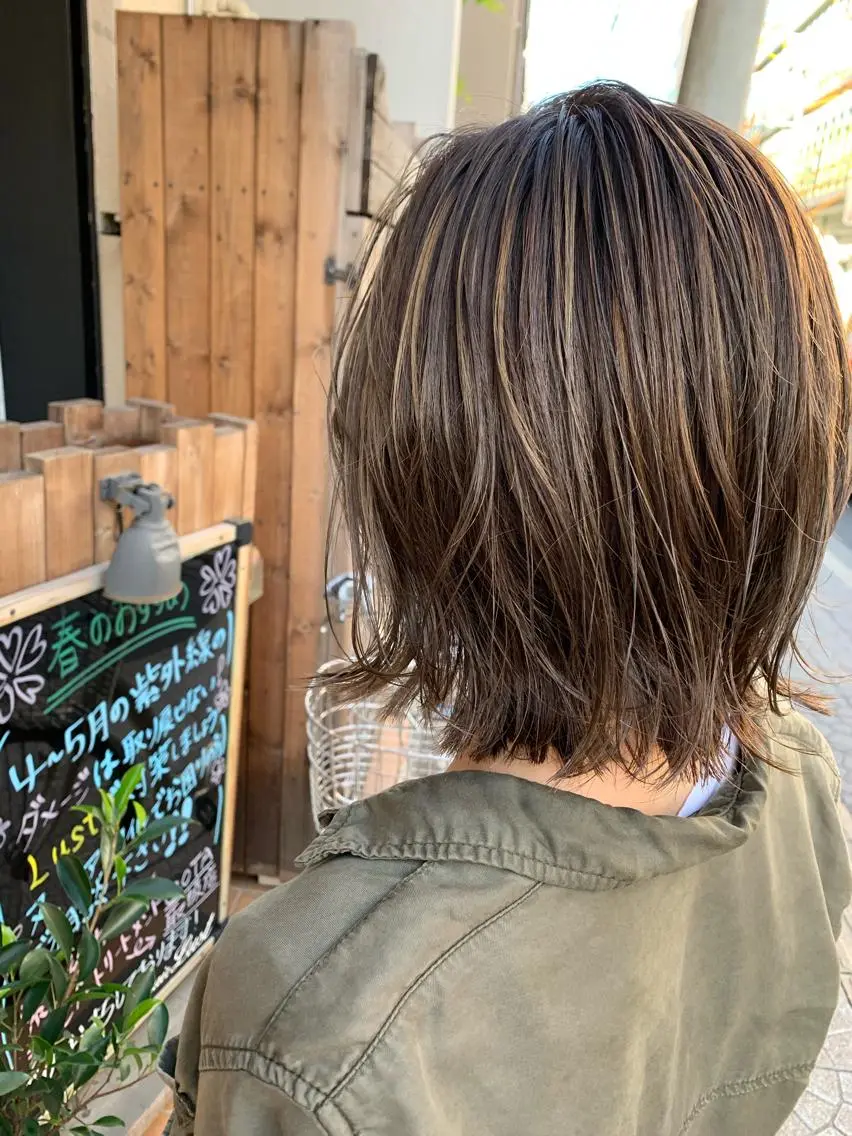 カラー ブルーカラー ブルージュ ハイライトカラー ボブ yoshi （髙橋）のヘアスタイル