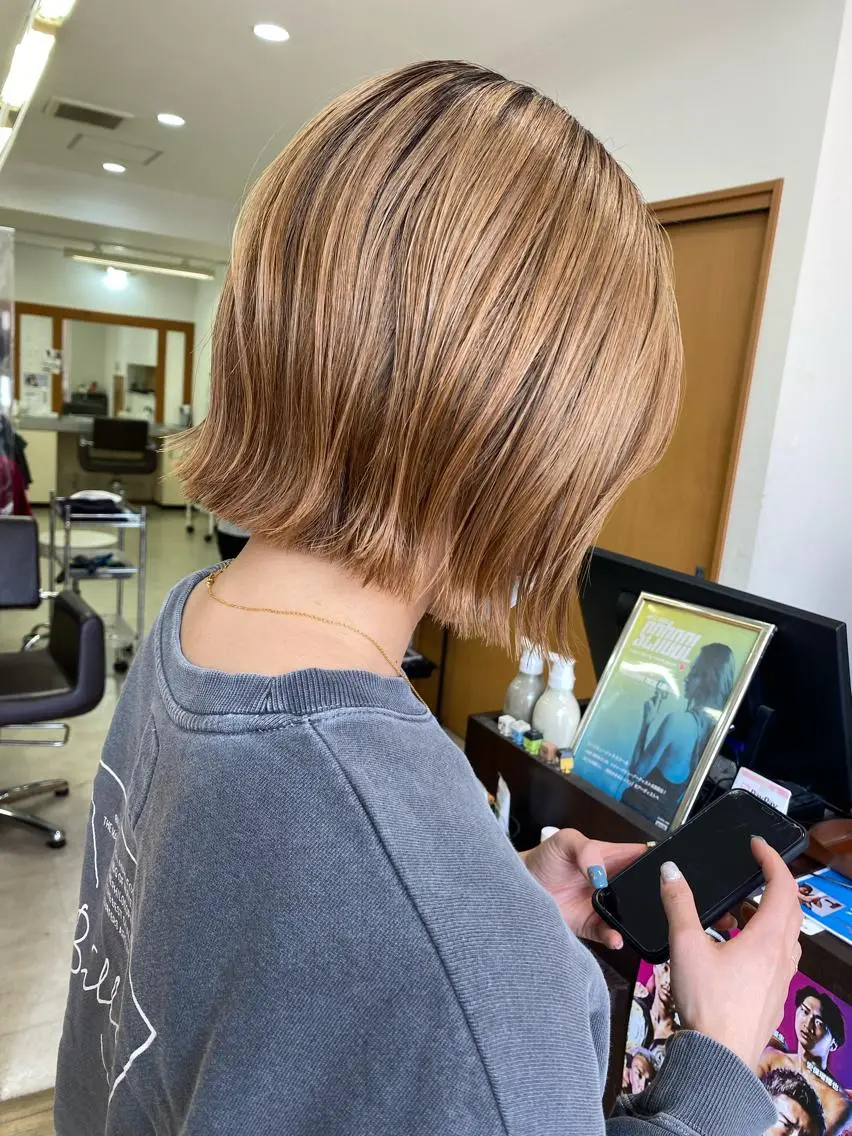 ショート ブリーチカラー🫧 森　凪沙のヘアスタイル