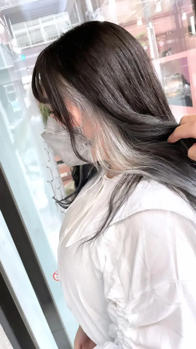 ミディアム カラー アッシュ アッシュグレー アッシュグレージュ バレイヤージュ ミストバング 町田ブリーチNo.1 🌈MANATOのヘアスタイル