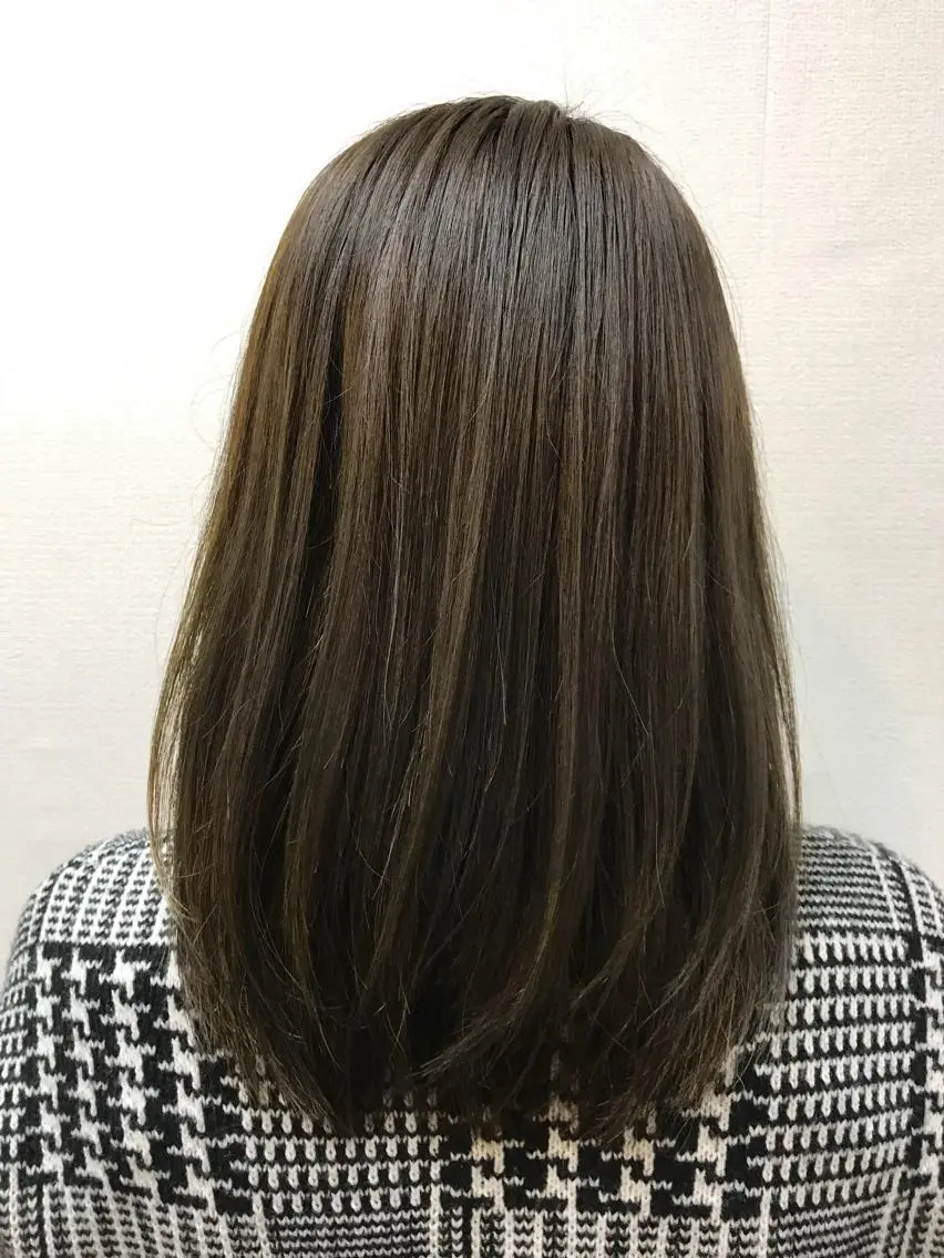 ミディアム カラー アッシュ ブルーカラー ブルーアッシュ ハイライトカラー ハイライト カット ヘアカラー トリートメント 吉森 満俊のヘアスタイル