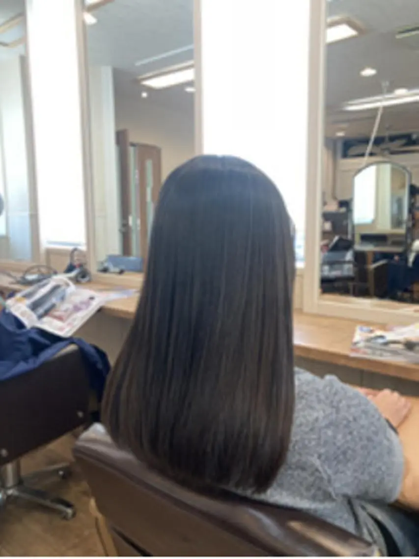 ミディアム カラー パーマ ヘアアレンジ ミディアムパーマ アディクシーカラー ベージュカラー ブリーチ ケアカラー カット ヘアカラー トリートメント ヘアケア特化型サロン newi 梅田のヘアスタイル