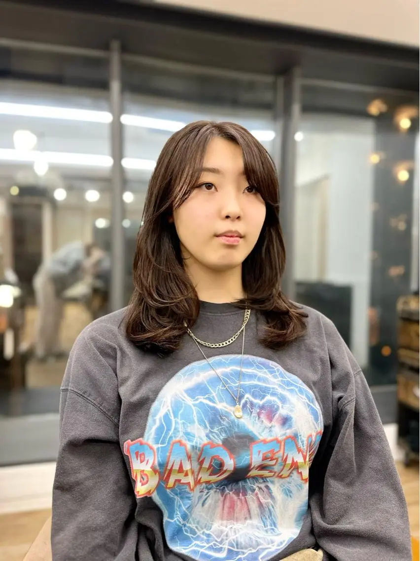 ミディアム カラー パーマ ヘアアレンジ メンズ キッズ ネイル マツエク・マツパ アイブロウ 似合せレイヤー／ 柔らか透明感カラーのヘアスタイル