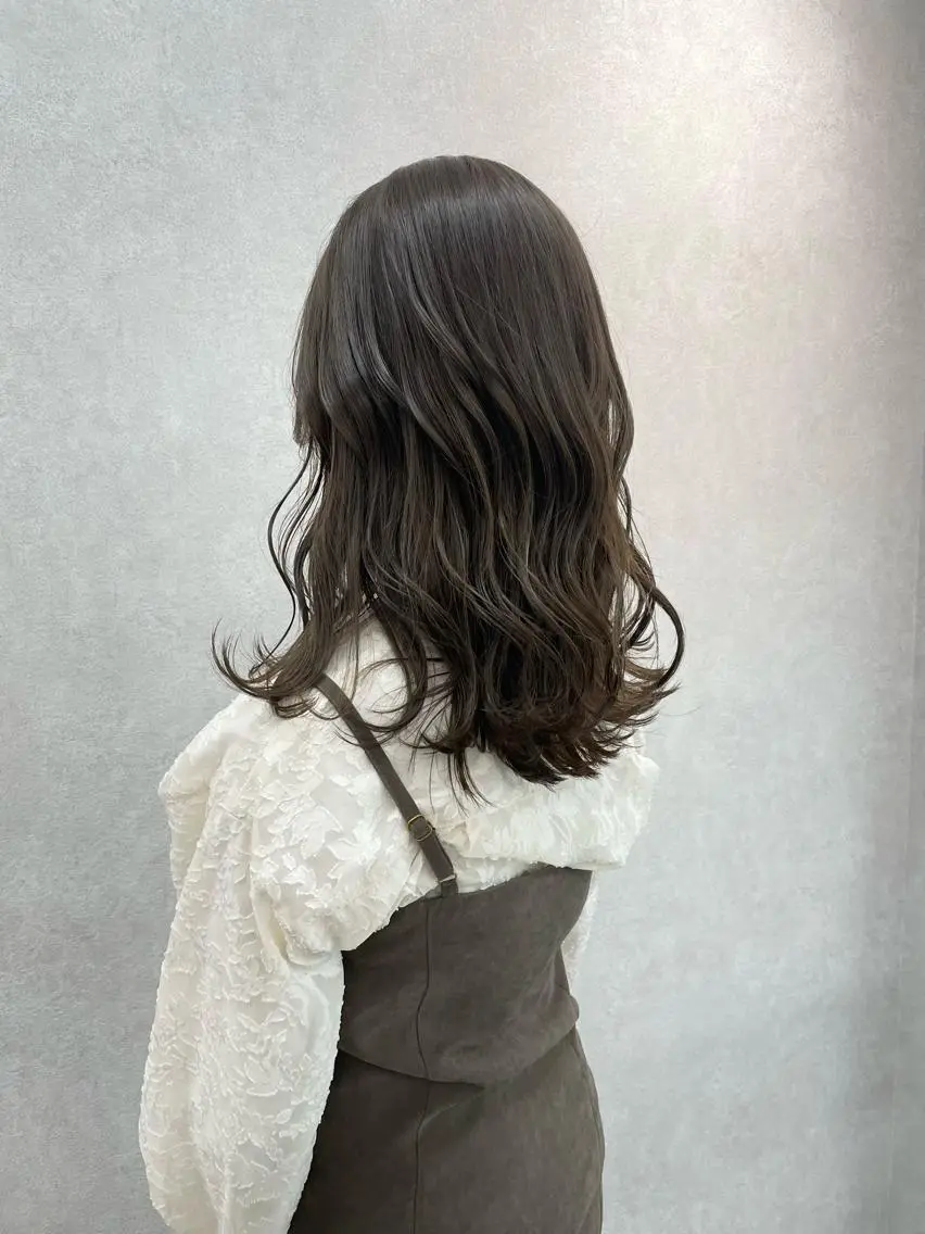 ミディアム カラー ベージュカラー オリーブベージュ カット ヘアカラー トリートメント いなみね はるきのヘアスタイル