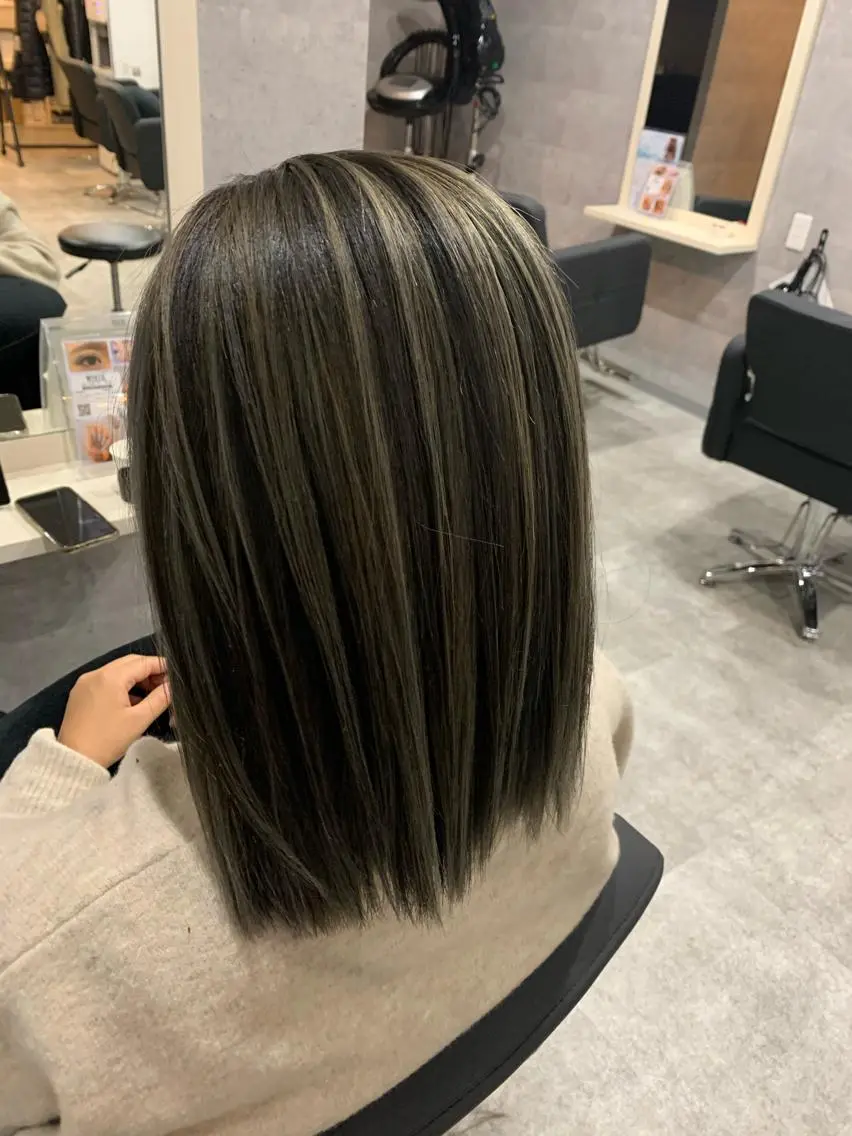 ミディアム カラー バレイヤージュ レイヤーカット _WHITE上本町 上本町店のヘアスタイル