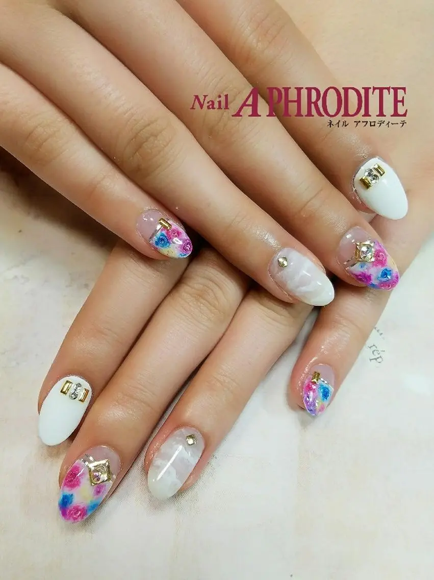 ネイル フラワーネイル ニュアンスネイル Nail  Aphroditeのネイルデザイン