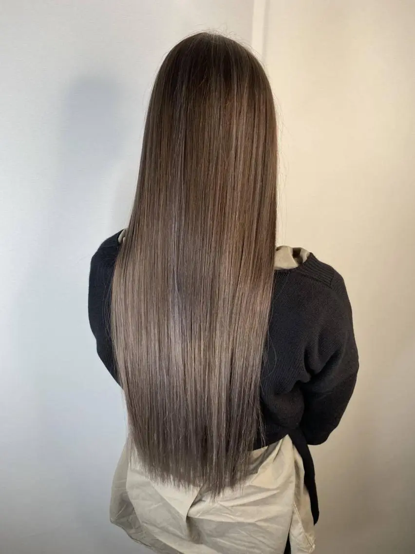 ロング カラー パーマ ヘアアレンジ シールエクステ アッシュ バレイヤージュ ベージュカラー ブリーチ ハイトーン カラーのヘアスタイル