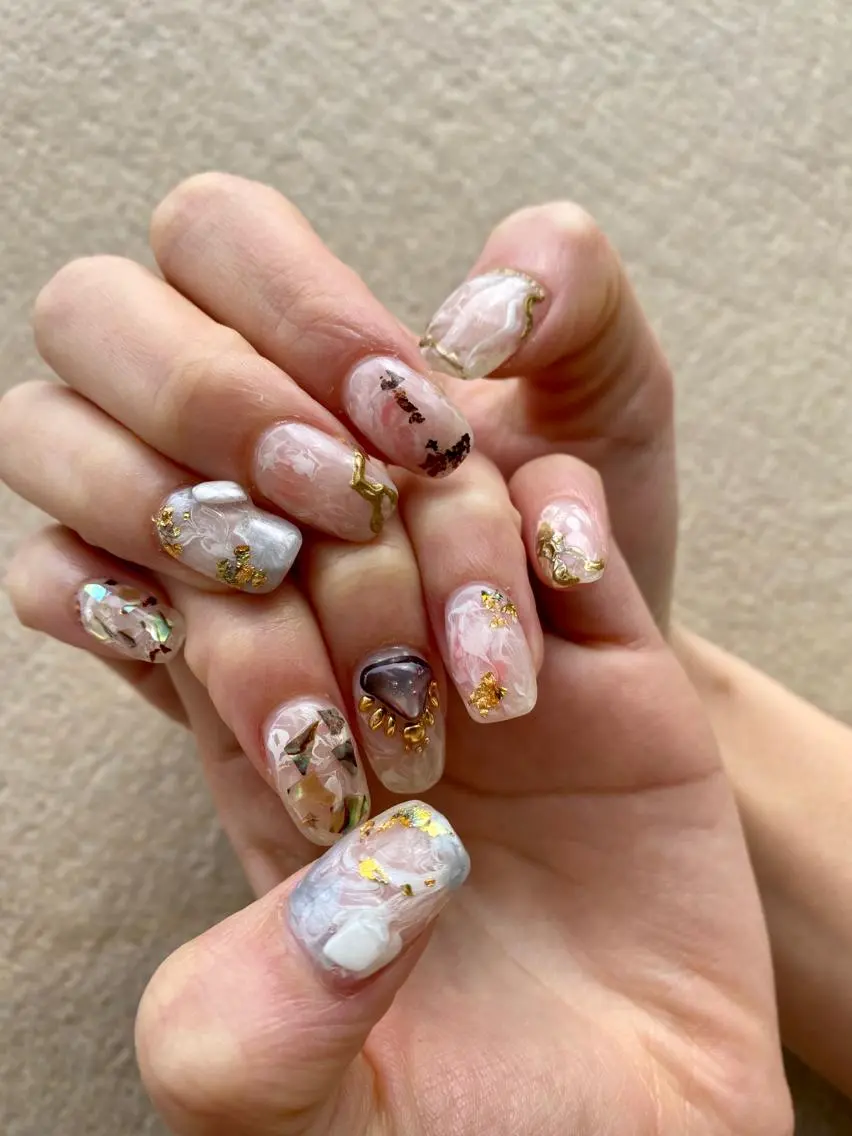 ショート カラー ヘアアレンジ ネイル マツエク・マツパ ニュアンスネイル 💠AYANE /吉祥寺💠の眉毛・アイブロウイメージ