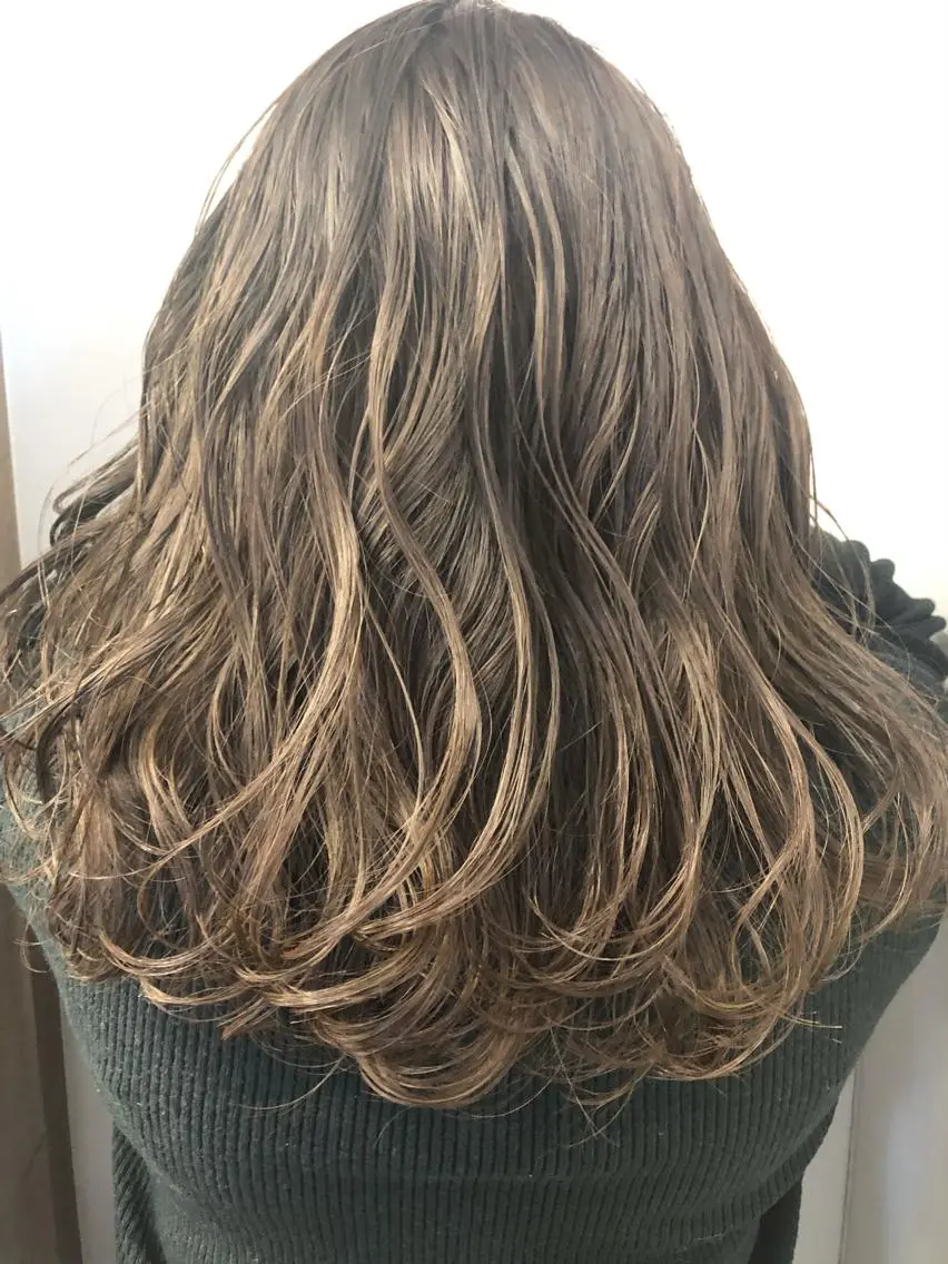 セミロング カラー 岡田 拓也のヘアスタイル