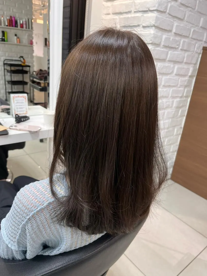 セミロング カラー グレージュ イルミナカラー オリーブグレージュ オリーブグレー カット ヘアカラー トリートメント 【メンズ縮毛矯正/ Ryoka】のヘアスタイル