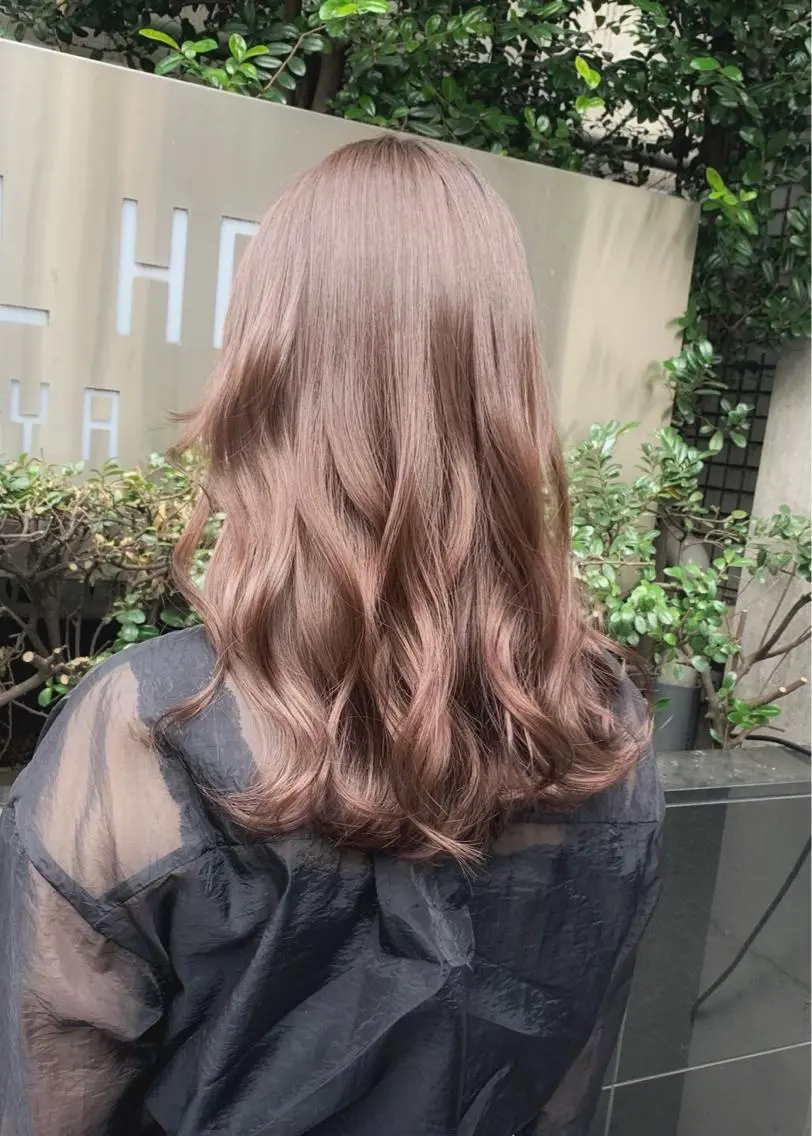 セミロング カラー グレージュ ラベンダーカラー ラベンダーグレージュ ラベンダーグレー カット ヘアカラー トリートメント 矢野 晃平のヘアスタイル