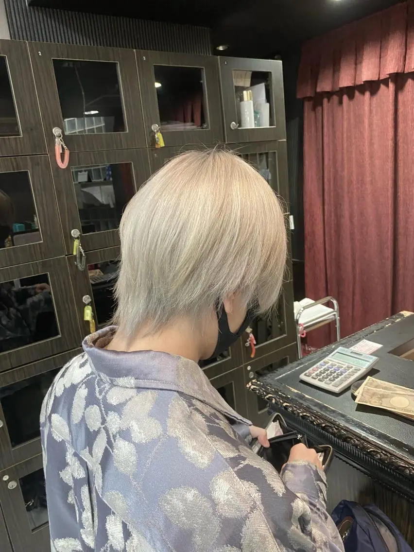 カラー メンズ ベージュカラー ホワイトベージュ グレージュ達人/赤み 消し/ブリーチ/岩崎のヘアスタイル