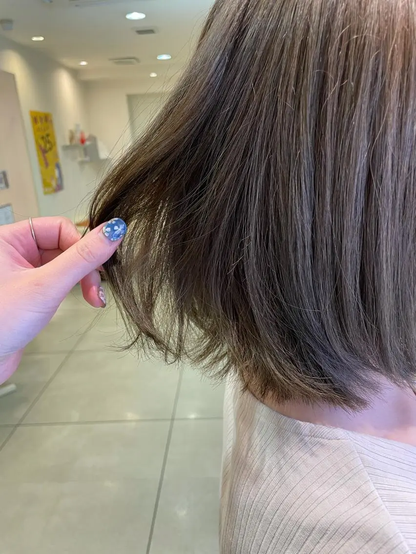ミディアム カラー イルミナカラー カット ヘアカラー トリートメント 松佐 ゆかりのヘアスタイル