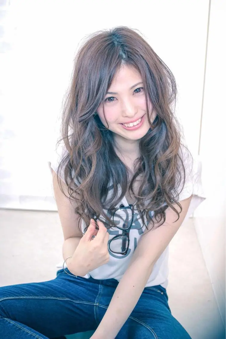 ロング 伊藤 裕貴のヘアスタイル
