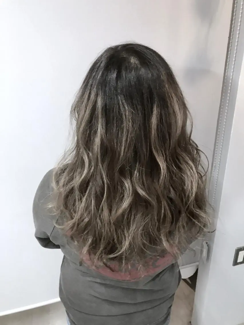 セミロング カラー グラデーションカラー ハイライトカラー ハイライト lok[ロク] 高田馬場のヘアスタイル
