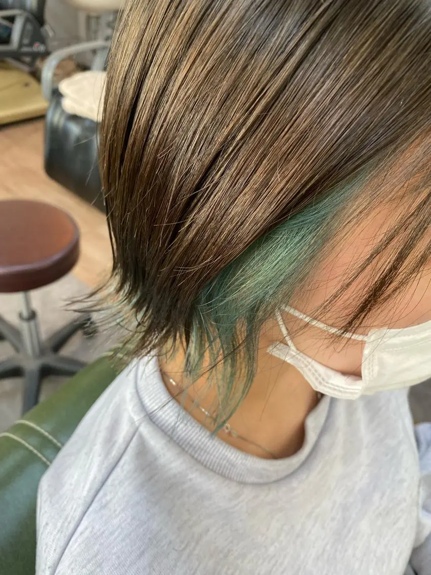 ショート カラー インナーカラー 永沼 真依のヘアスタイル