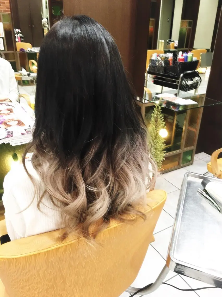 カラー アッシュ ベージュカラー グラデーションカラー ラベンダーカラー ラベンダーアッシュ Blossom大塚 ディレクター永野のヘアスタイル