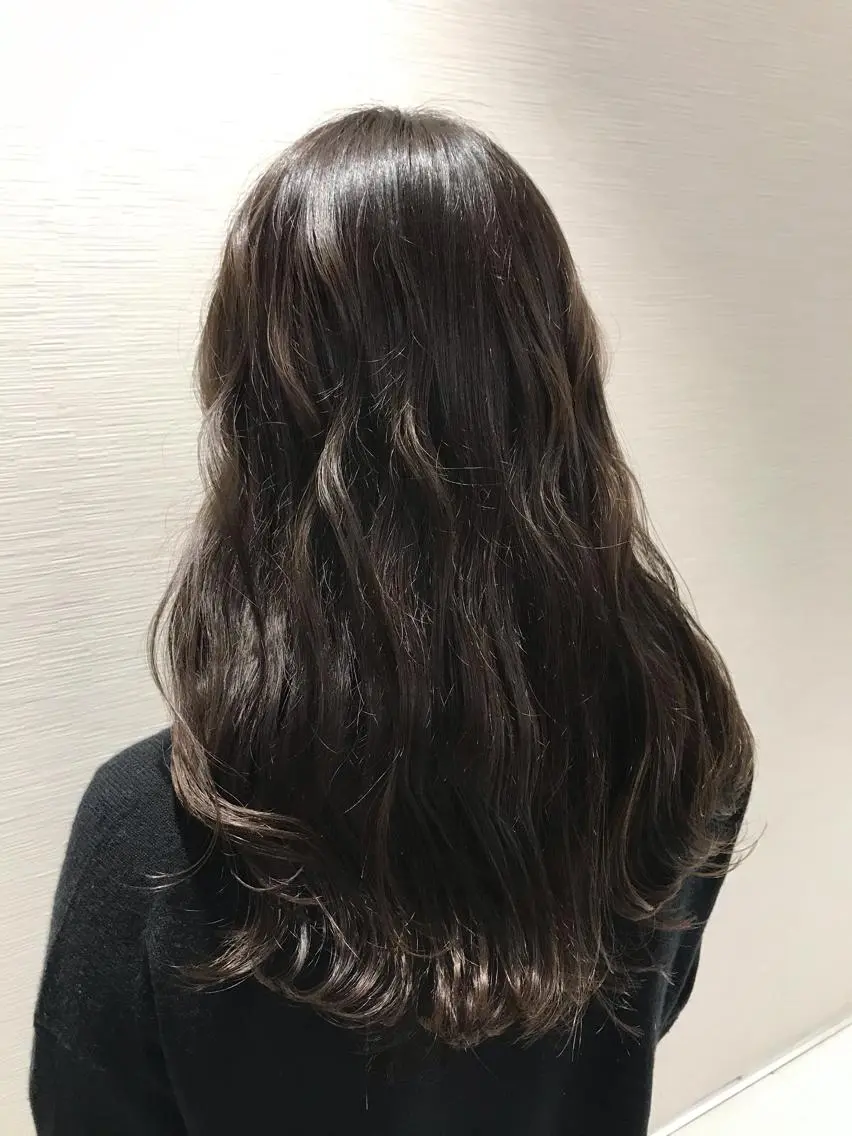ロング カラー ヘアアレンジ ブリーチ グレージュ ブリーチなしカラー 【東北メンズヘア1 位受賞🥇】本間祐太のヘアスタイル