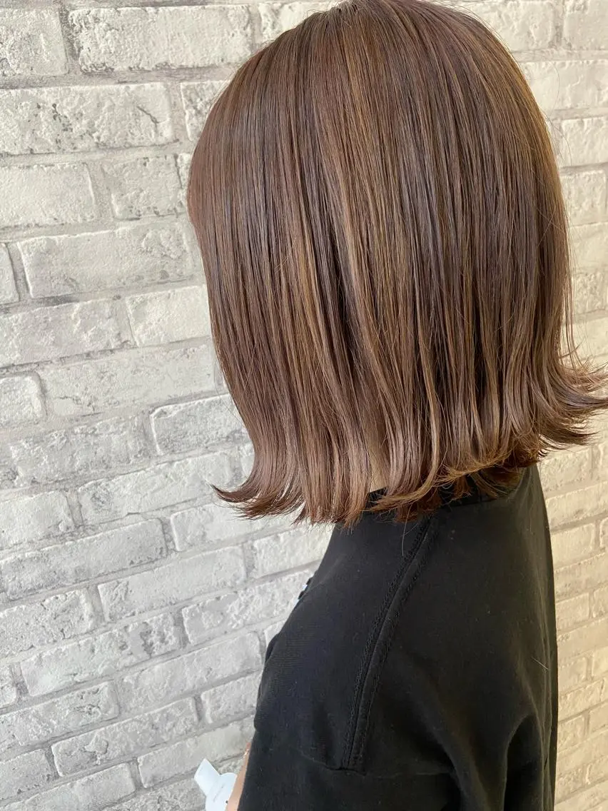 ショート カラー ベージュカラー ミルクティーベージュ 外ハネヘア カット ヘアカラー Oopsレイヤー 加藤澄都のヘアスタイル
