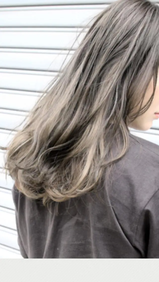 セミロング カラー 嶋崎 留美のヘアスタイル