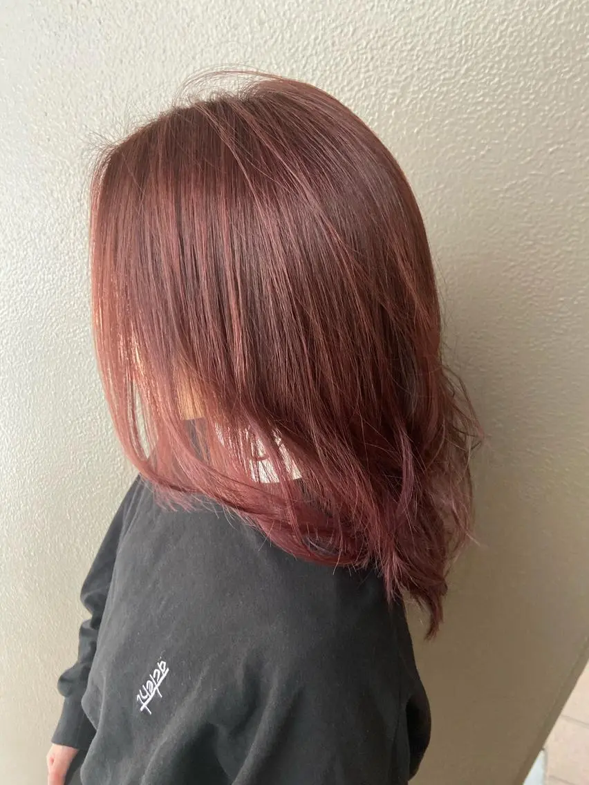 セミロング カラー 小栗 麻衣のヘアスタイル