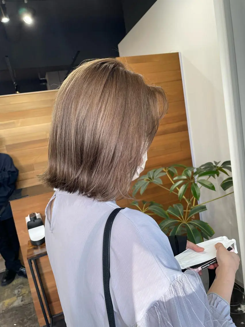 ミディアム カラー カット トリートメント ミルクティー× グレージュMOMOのヘアスタイル