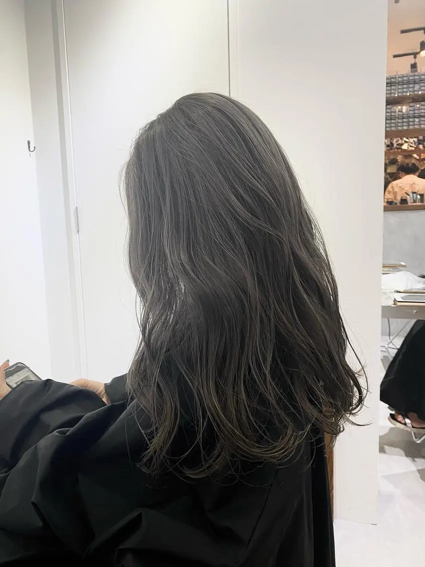 ロング カラー グレージュ ハイライトカラー ハイライト ブリーチ指名 NO1🌈SAKIのヘアスタイル