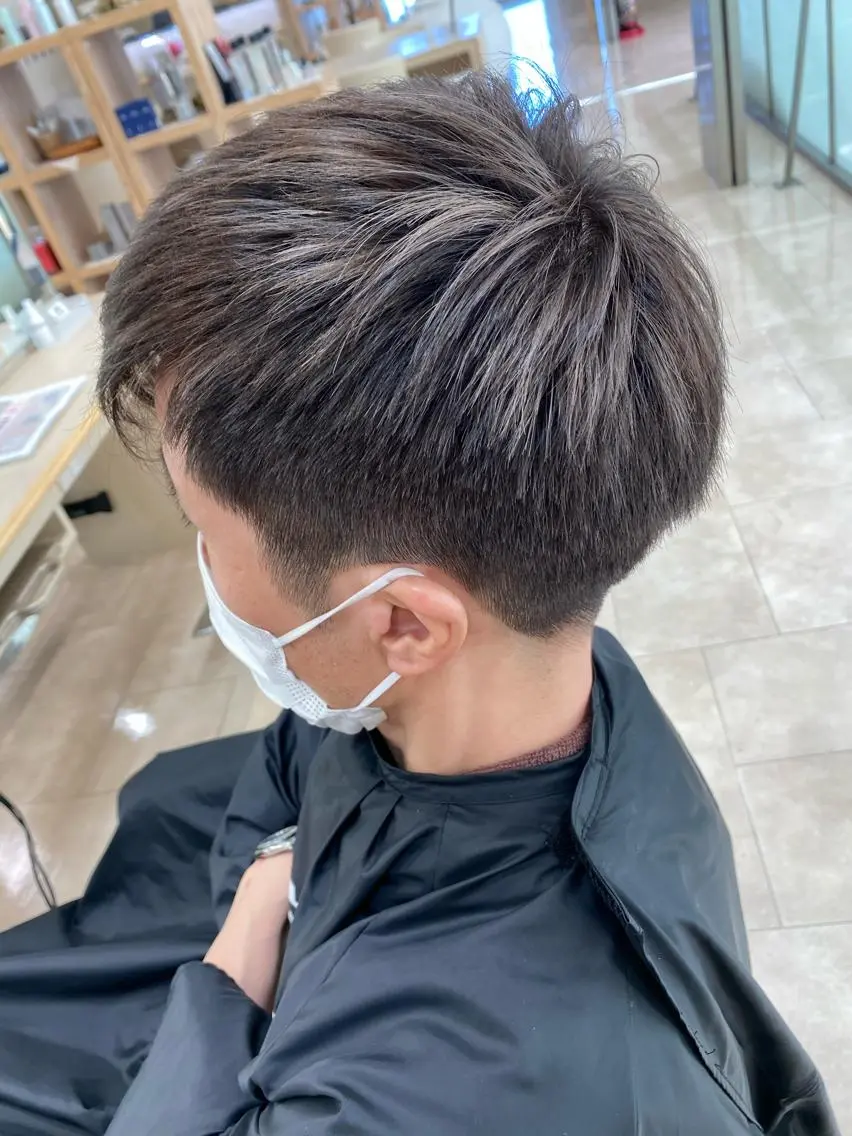 ショート カラー ハイライトカラー シルバー ハイライト ヘアカラー 高橋恵🌈生え癖改善 ウルフ/レイヤーのヘアスタイル