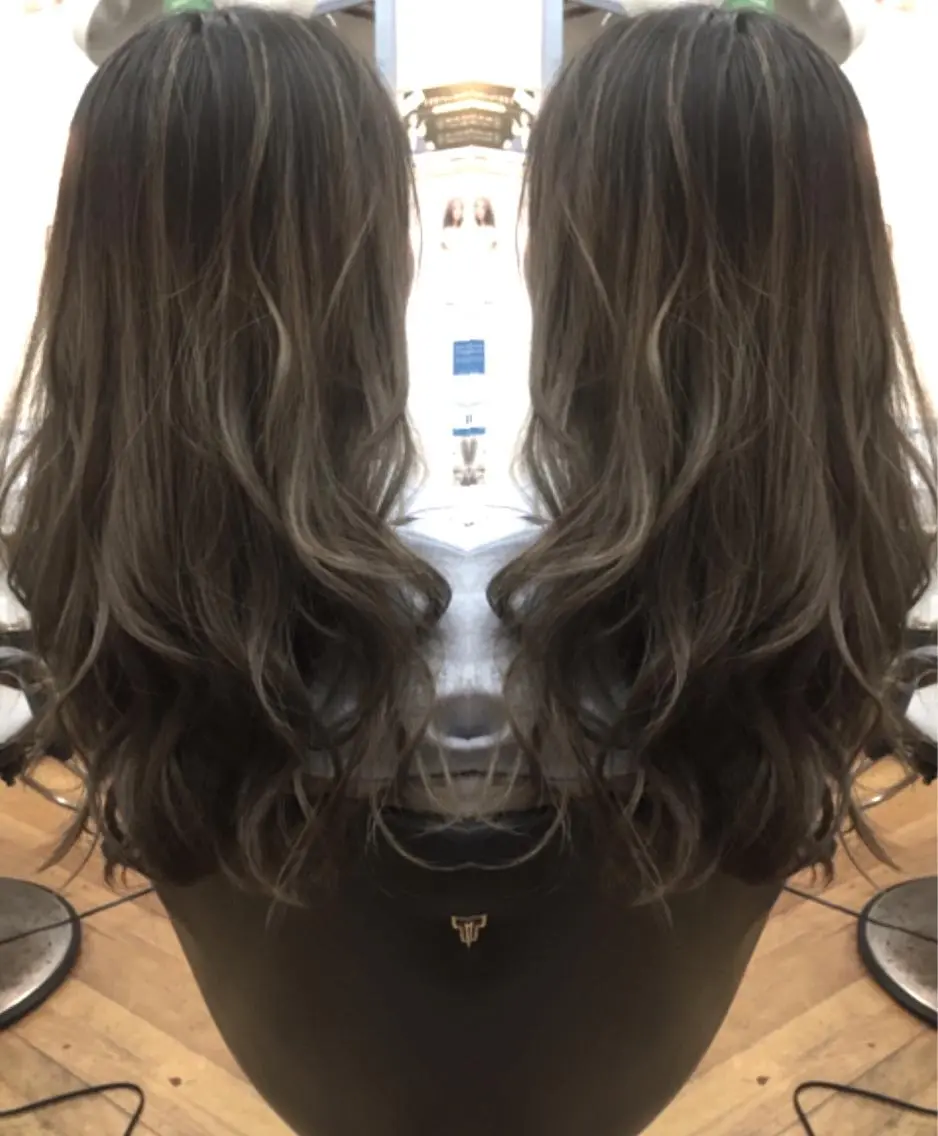 ロング カラー ヘアアレンジ バレイヤージュ グラデーションカラー グレージュ ハイライトカラー ハイライト ヘアカラー 三輪 太一のヘアスタイル