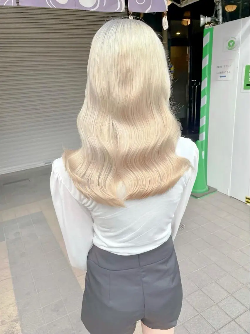ロング カラー パーマ ヘアアレンジ キッズ アッシュ アッシュグレー アッシュグレージュ バレイヤージュ ミストバング ヘアカラー トリートメント ヘアセット 柔らかカラー/ 縮毛矯正YUTO🧋のヘアスタイル
